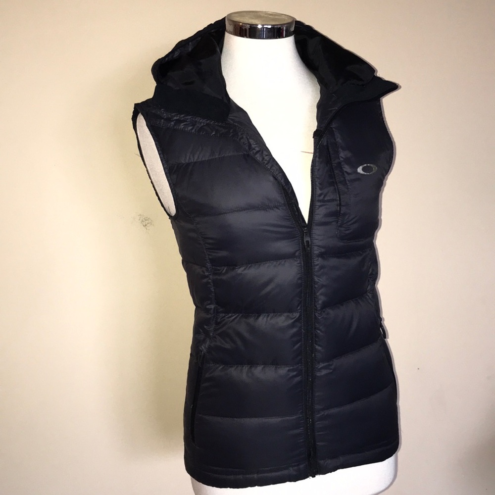 Meridian insulated vest by Oakley. Unisex
